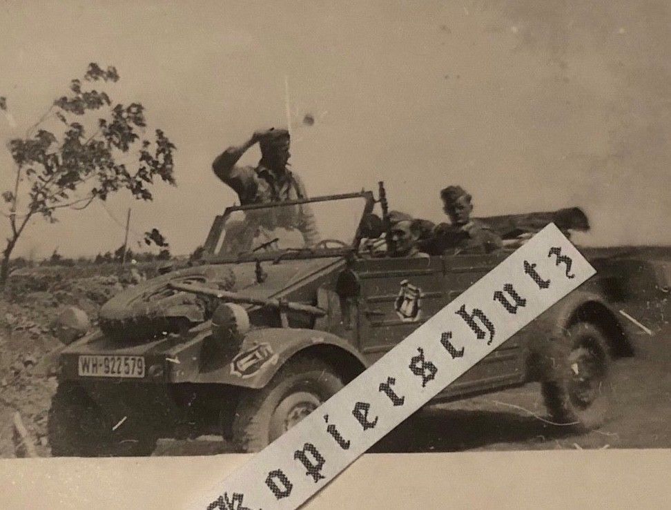 Fotos VW 82 Kübelwagen Wehrmacht Heer mit 2 Divisionsabzeichen
