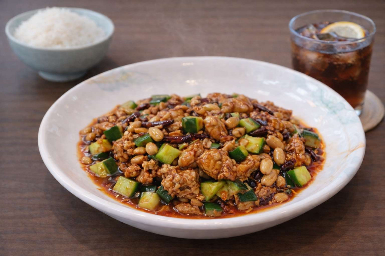 Gongbao Hähnchen (Mit Reis und einem kleinen Getränk)