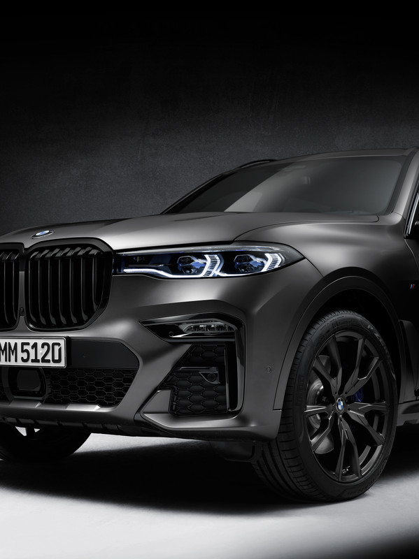 P90386160_highRes_bmw-x7-edition-dark-