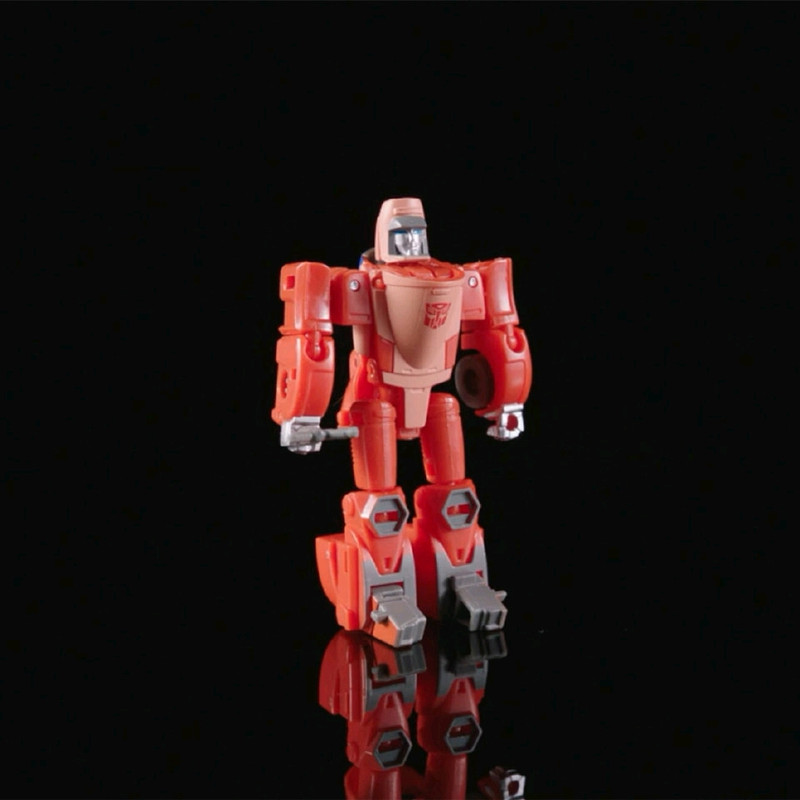 Transformers-Studio-Series-86-Core-Wheelie-07