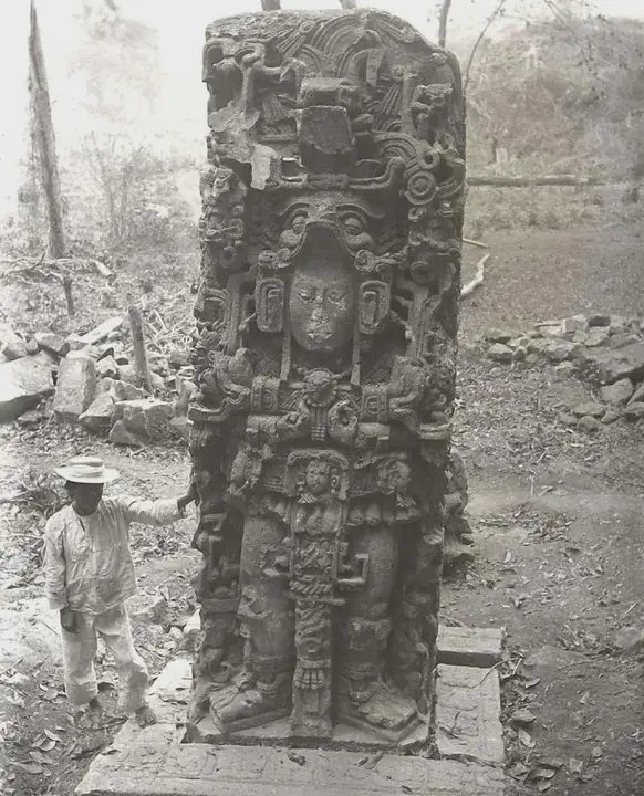 maya-statue