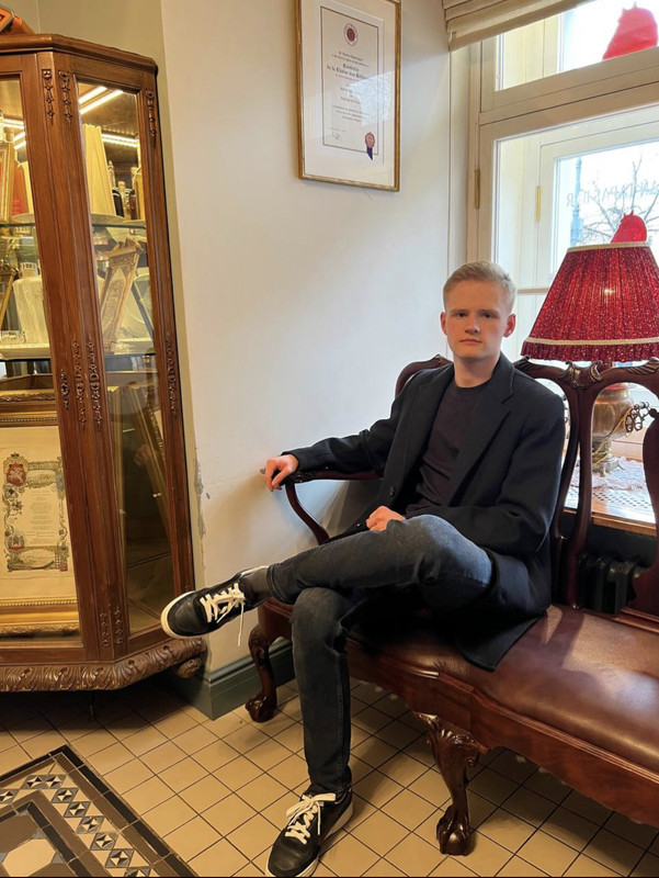 DEE36849-6550-4209-AB15-3EF914C02CAA