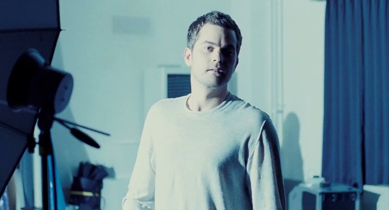 Shutter 2008 BluRay [Hindi + English] 480p, 720p ESub Screenshot