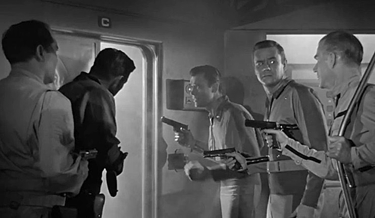 IT-TERROR-FROM-BEYOND-SPACE-COLT-1911-1-B-FOTOR.jpg