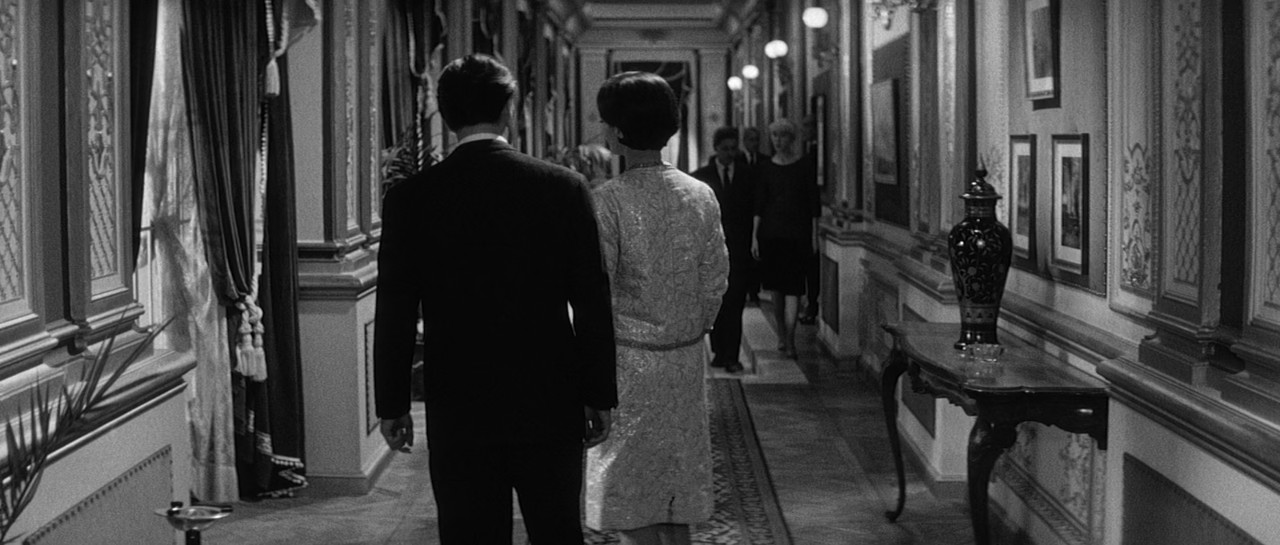 Last Year at Marienbad (1961) Criterion.mkv_snapshot_00.44.48_[2