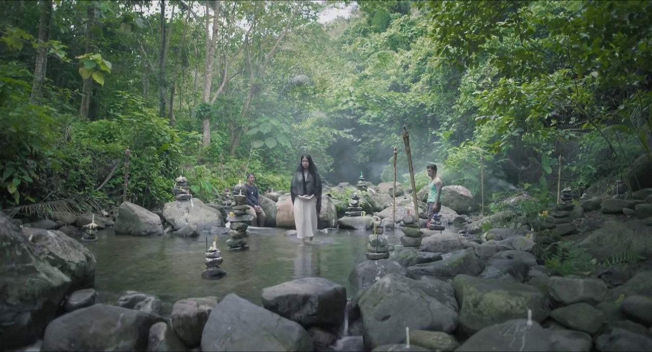 Huwad-2024-Tagalog-WEB-DL-1080p-x265-HEVC-AAC-6ch-ESub-mkv-0005