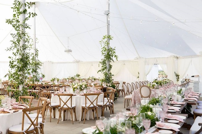 What Are the Best Tips for Decorating Your Wedding Venue on a Budget