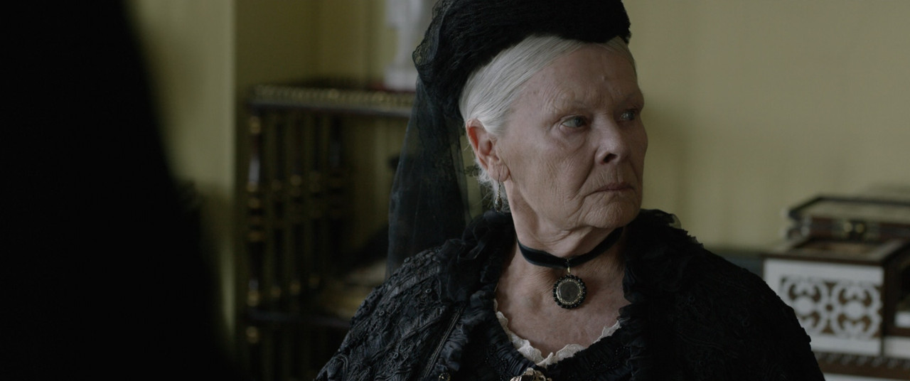 Victoria & Abdul 2017 (1080p x265 10bit Tigole).mkv_snapshot_01.