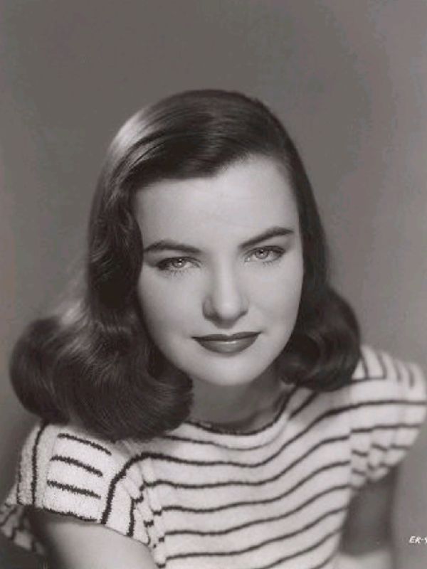 Ella_Raines_a09