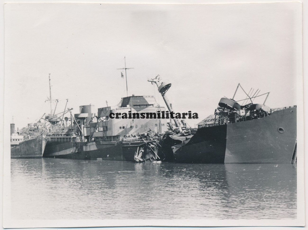 Orig. Foto Sperrbrecher 16 Schiff zerstört Luftangriff LA PALLIC