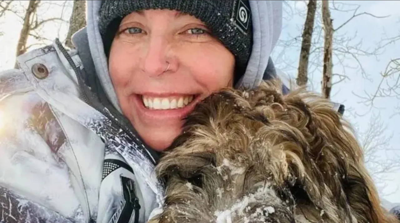 Trágico rescate: Mujer fallece al salvar a su perrito en un río; encuentran sus restos abrazados