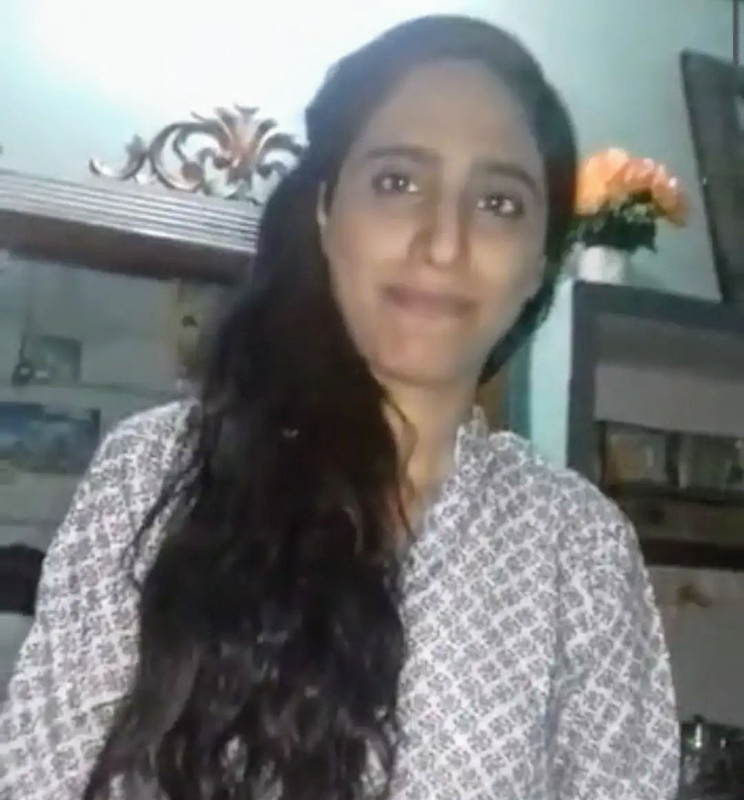 Pakistani slim girl kissing and sucking hindi audio