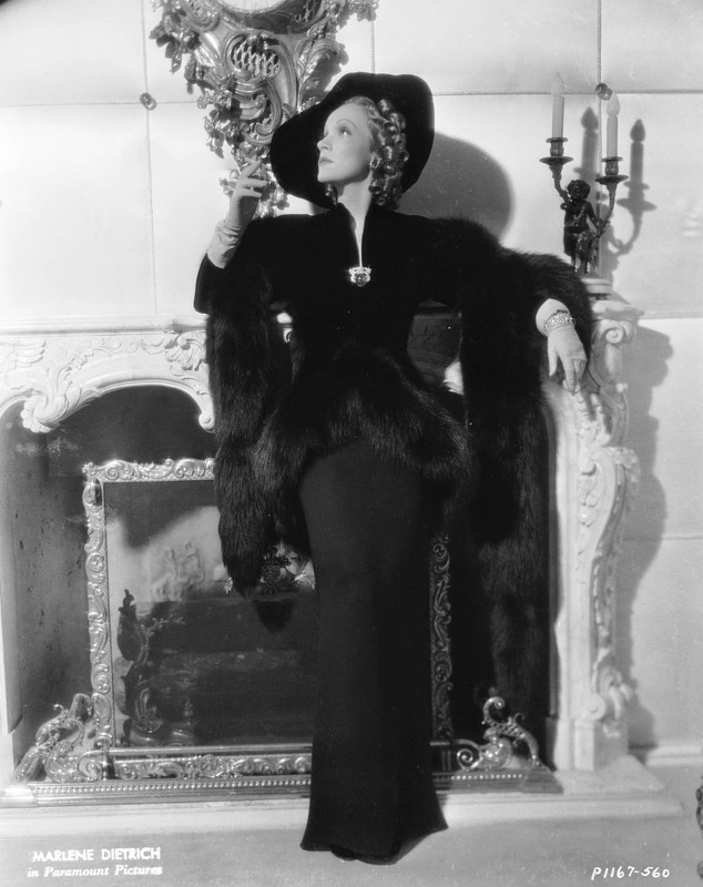 Marlene_Dietrich_b43