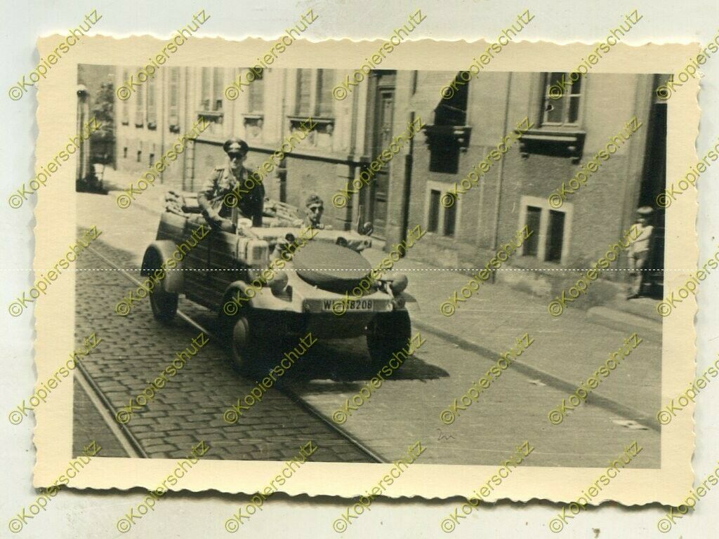 Foto, VW Typ 82 Kübelwagen in Frankfurt am Main, 1943