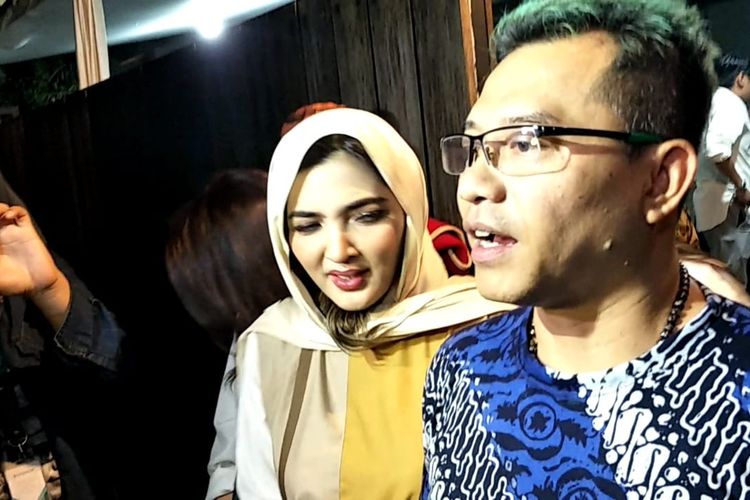 Anang Hermansyah dan Ashanty saat menghadiri 7 hari peringatan meninggalnya Ashraf Sinclair di kawasan Pejaten, Jakarta Selatan, Senin (24/2/2020)