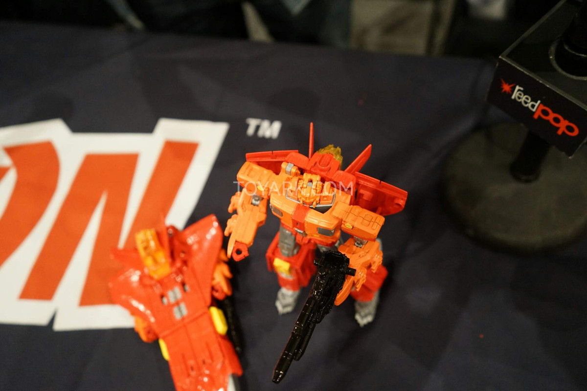 NYCC2015-Hasbro-Sentinel-Prime-014
