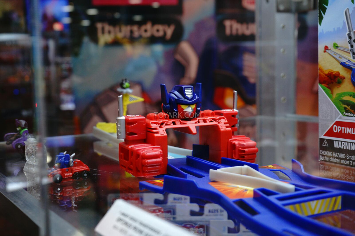SDCC-2014-Angry-Birds-Transformers-032_140616794