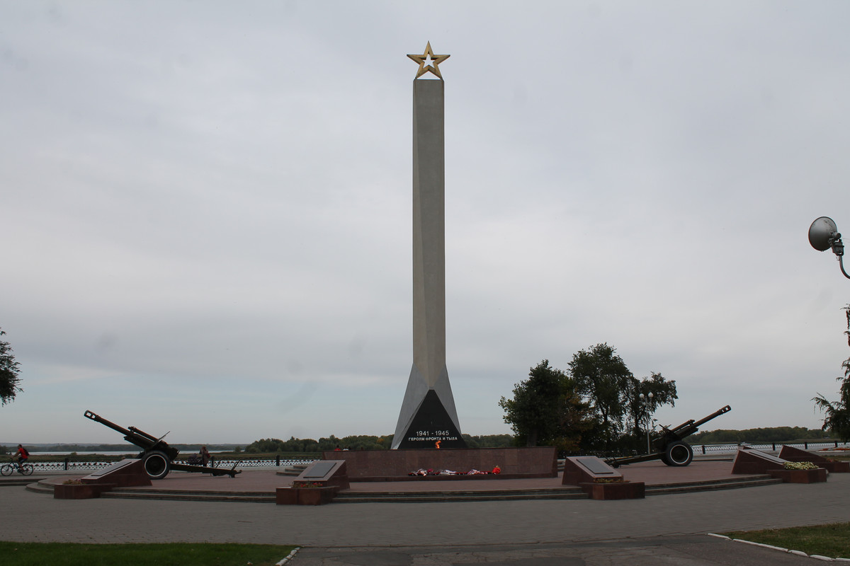 Военные и технические памятники – г.Энгельс самолёты,танки,ракета,грузовые,вертолёты,Ту,ЖД,пожарные,макет,корабли,МиГ,Ми,паровозы,авиация,легковые,тепловозы,Саратовская область,военное