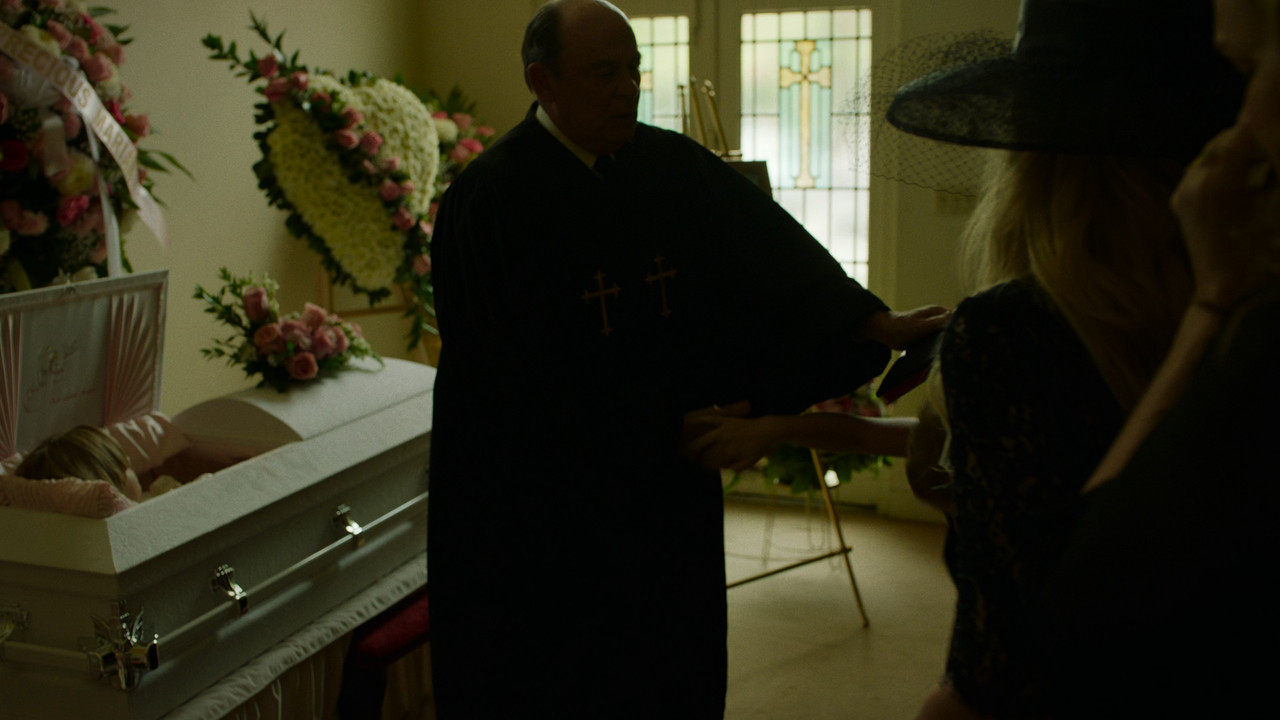 Ostré predmety S01E01 Časť 1 mkv snapshot 00 56 08 086