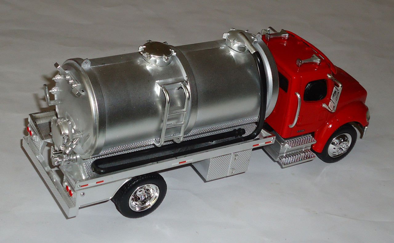 Freightliner-Business Class M2 1