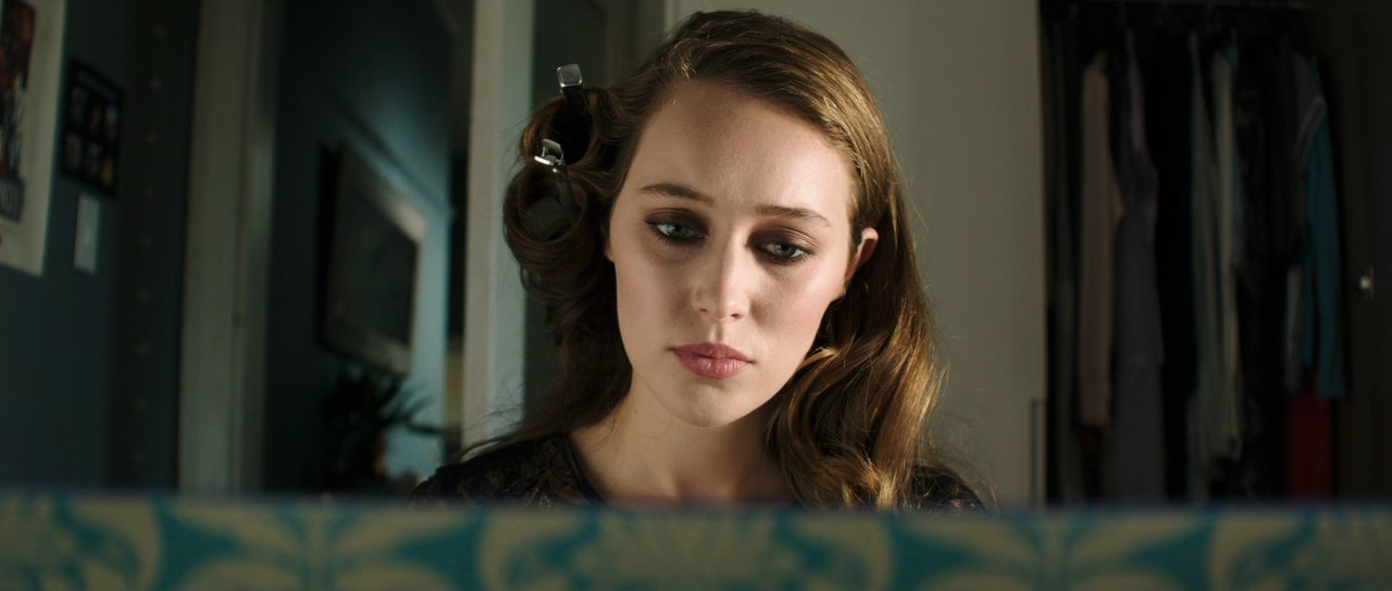 Friend Request 2016 (1080p x265 10bit Tigole).mkv_snapshot_00.14