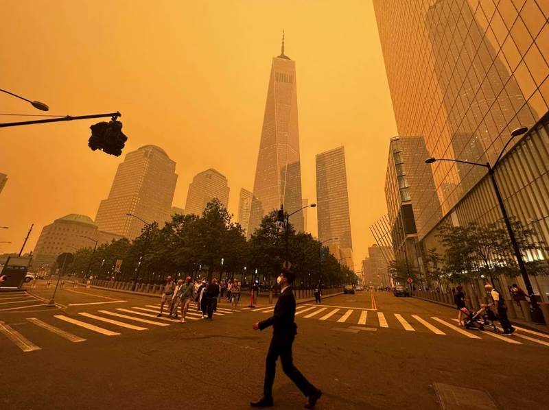 Inquinamento a New York a causa degli incendi in Canada: emergenza aria