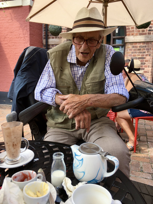 F84FF495-C7E1-4ECA-9308-2F5175359A88