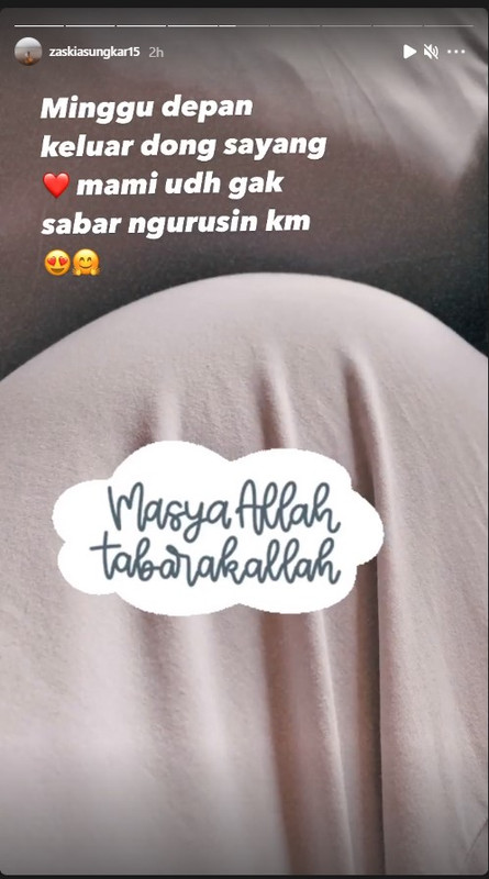 Zaskia Sungkar pamer gerakan perut calon buah hatinya