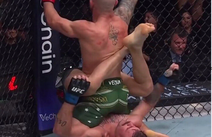 Алекс Волкановски расте, но не старее