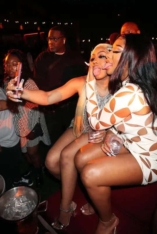 Up-Skirt-Megan-Thee-Stallion-Pussy-Photos-celebmasta-4