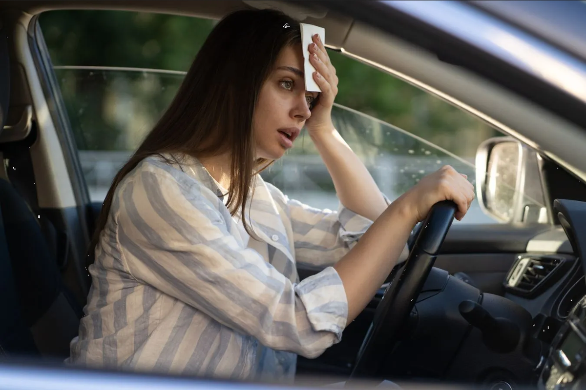 ¿Cómo enfriar el coche rápido y sin aire acondicionado en verano?