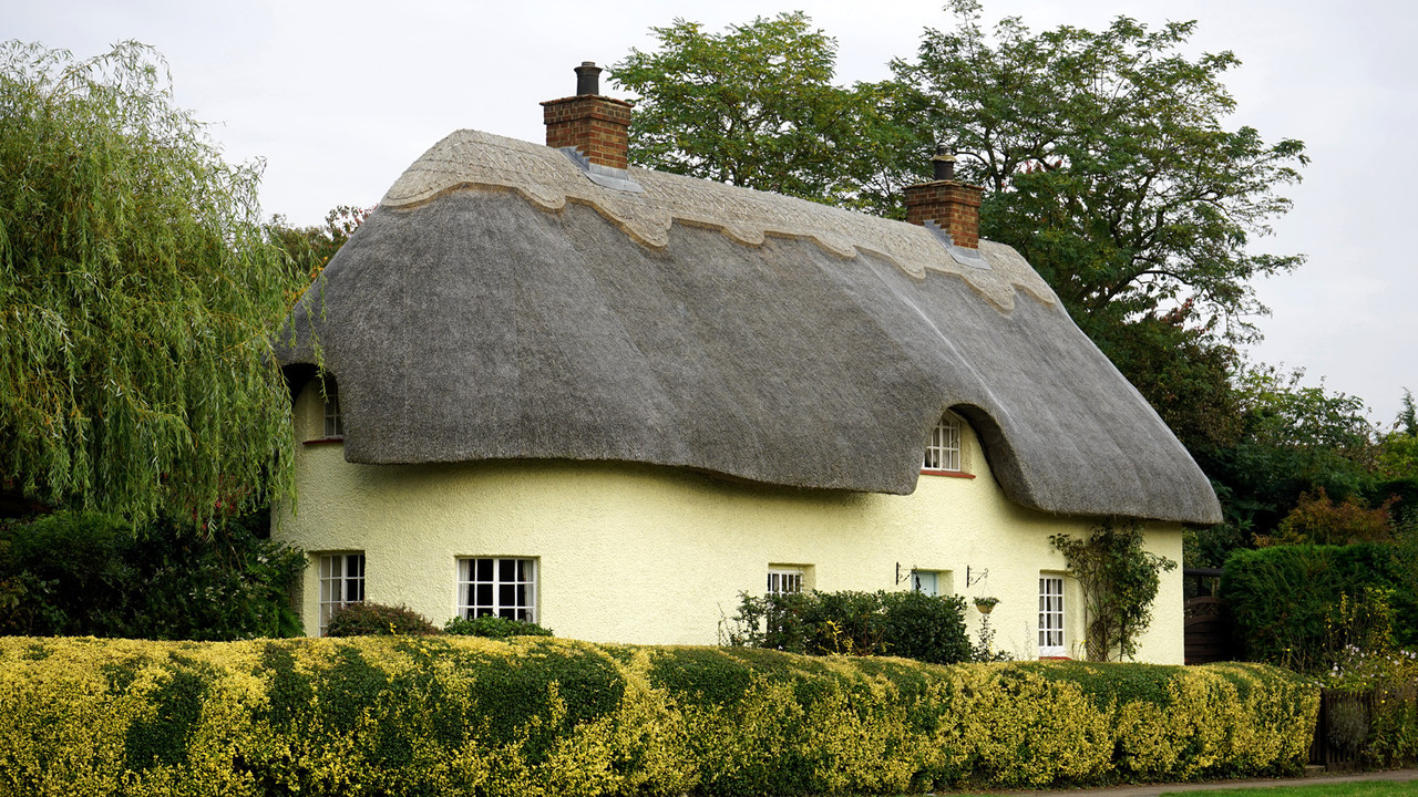 yellowthatchedcottage.jpg