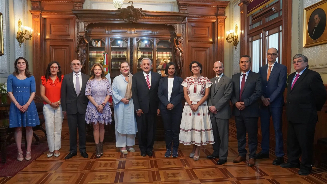 Equidad, autonomía y presupuesto; los temas de la reunión AMLO-INE