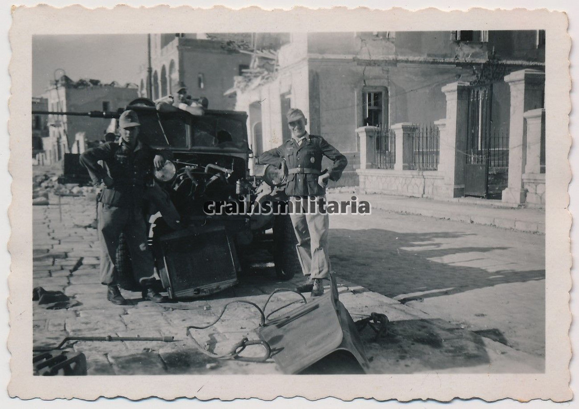 Orig. Foto zerstörte SdKfz 10-5 Halbkette Flak i