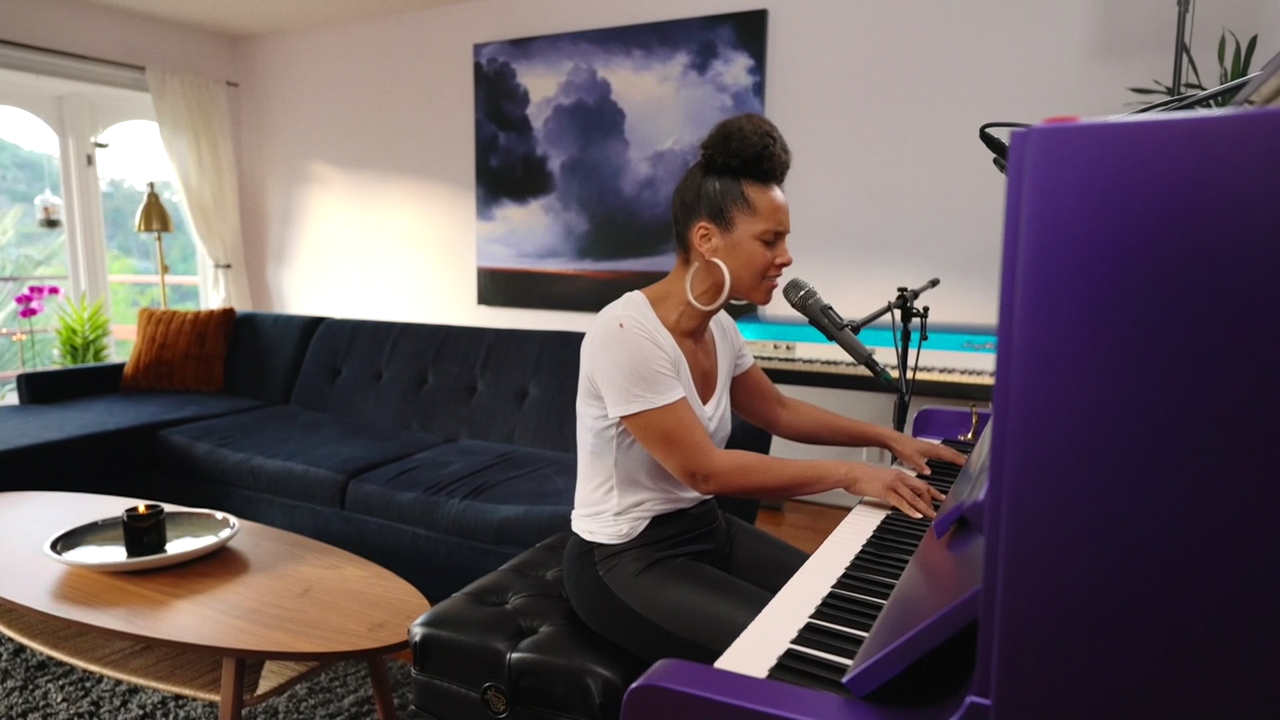 Alicia Keys - Underdog,From Milan with Love ,3 may 2020[(002881)2020-05-04-10-59-13]