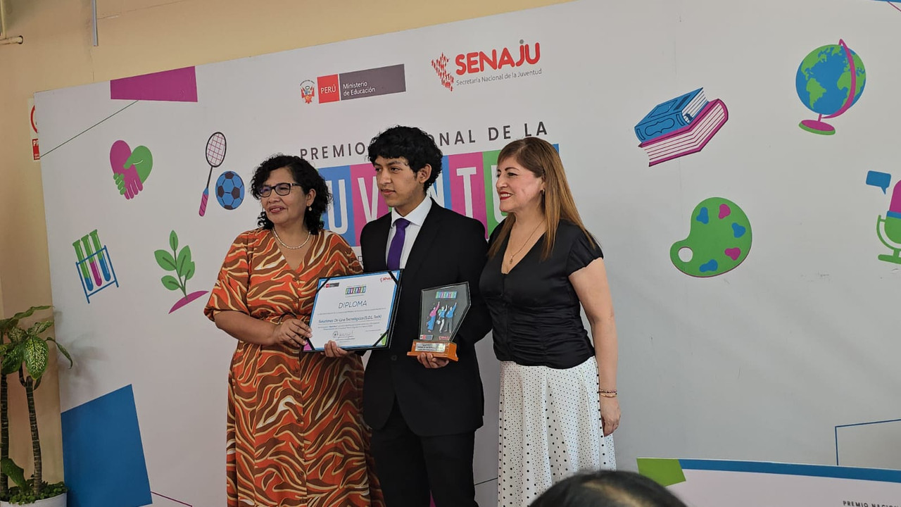 Recibiendo Premio