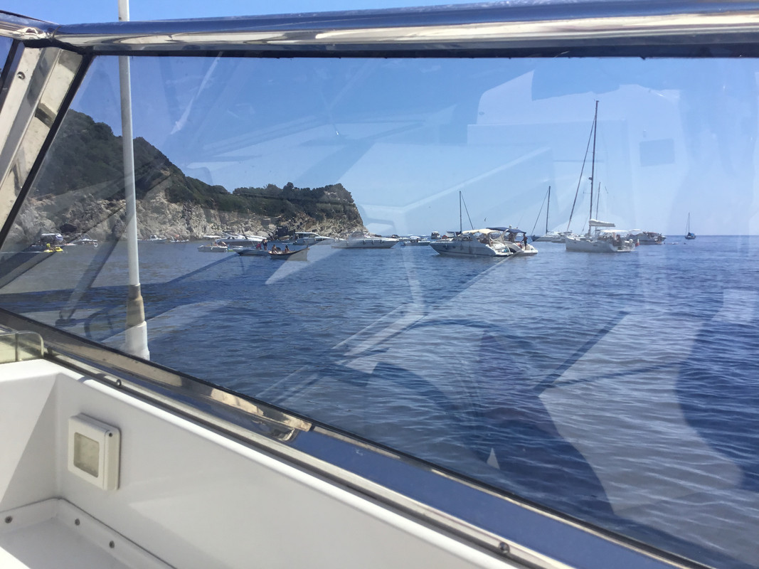 FBE9FDAF-330B-4897-8CDD-5E61421F04F9