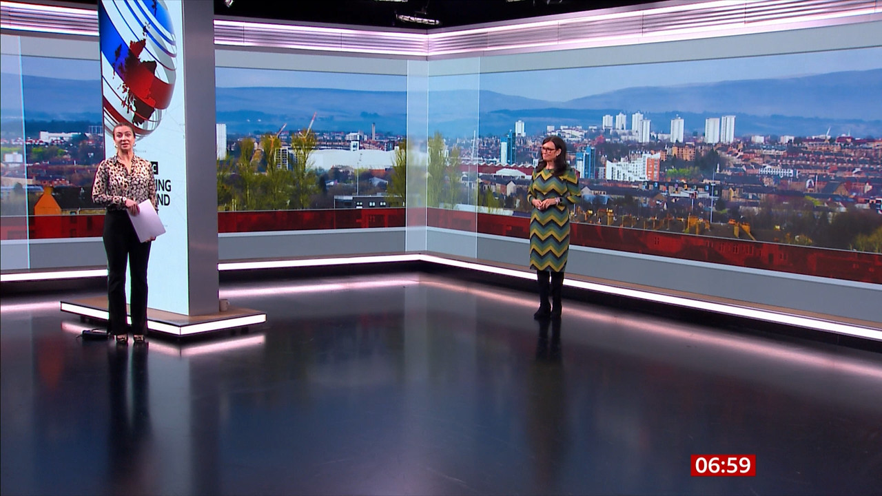 04.10 - 06.50.00 - Breakfast. The BBC's Breakfast programme features ....ts_snapshot_10.13.883