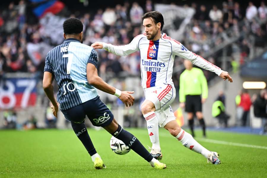 Lyon vs Lorient, 01h45 ngày 13/04