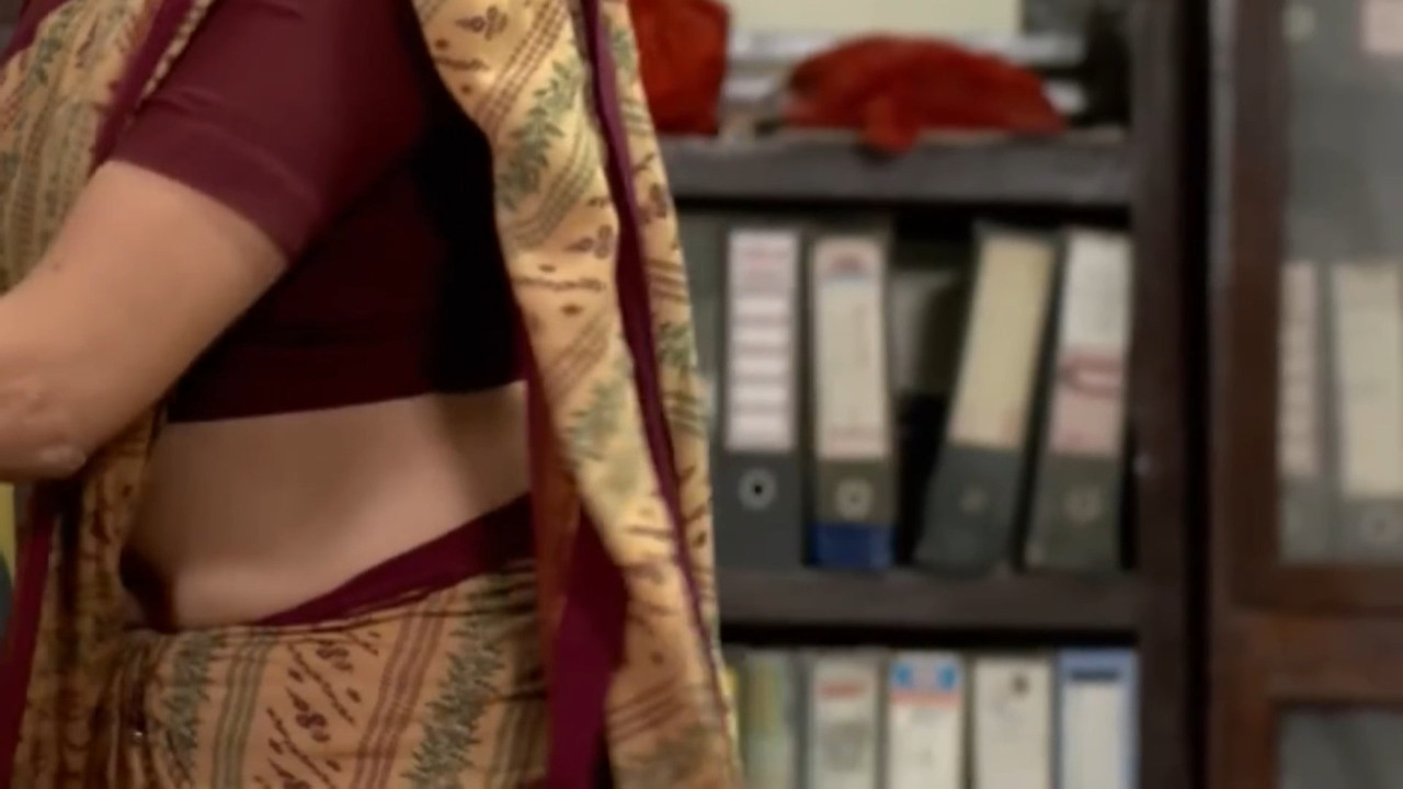 Anuya bagath saree scenes from crime alert.mp4_snapshot_00.01.533