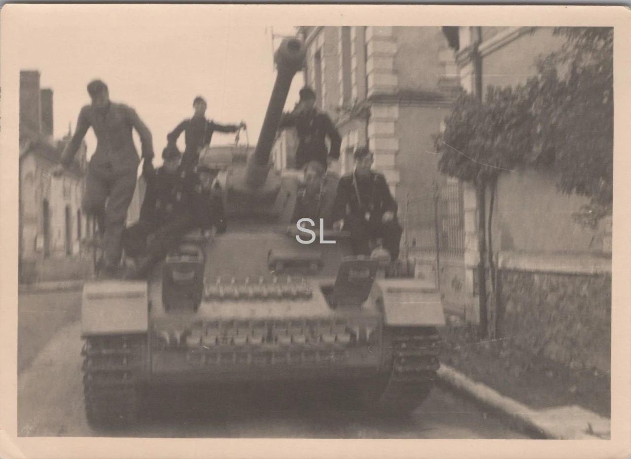 Foto Schwere Panzer Abteilung Panzer 4 auf Vormarsch FRA 1943 44 (MBF 99)