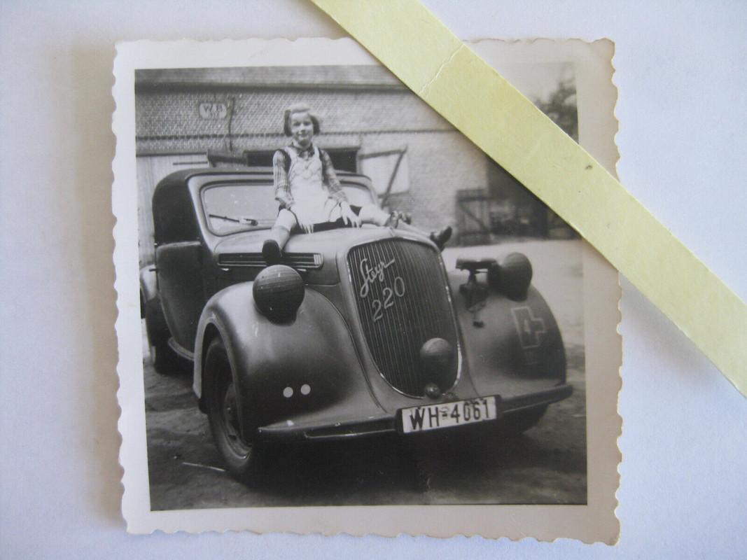 WK2 Foto Kind Mädchen Wehrmacht Heer Kfz Auto Steyr 220 Kennzeichen Tarnanstrich