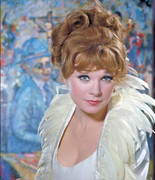Shirley-Mac-Laine-d26