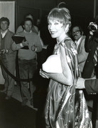 Shirley-Mac-Laine-d64