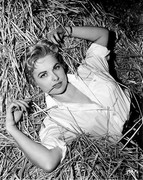Martha-Hyer-a133