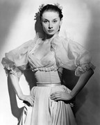 Audrey-Hepburn-md66