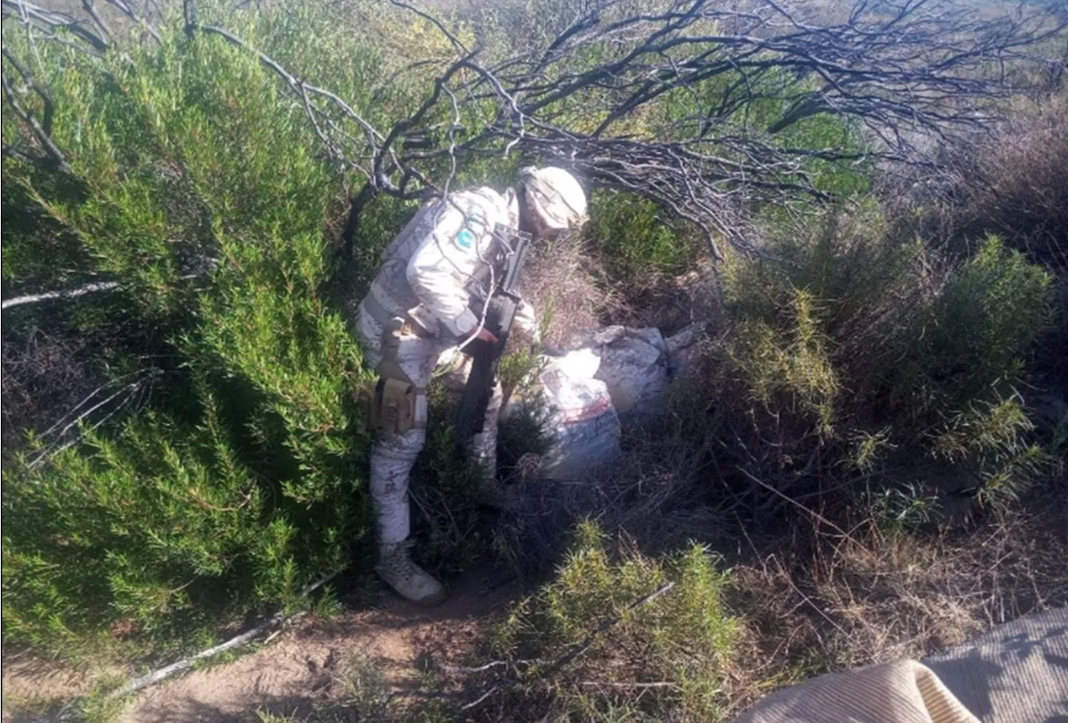 Ejército Mexicano asegura más de 2 mil litros de metanfetamina en Baja California