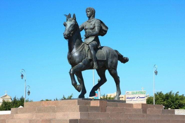 Памятник Александру Македонскому в Александрии, Египет.