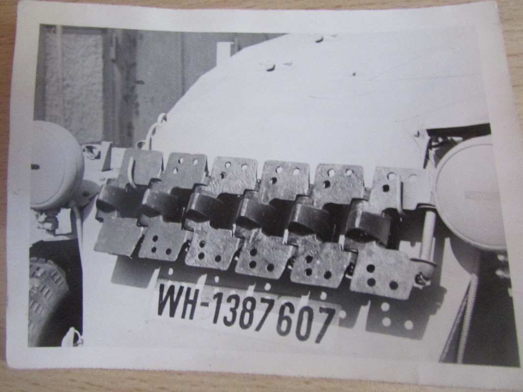 Schützenpanzer SdKfz 251 , Detailfoto , Motorhaube mit Kettengli