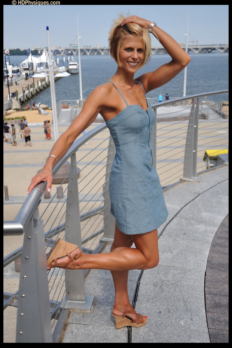 Lindsay Boswell (15) — Postimages